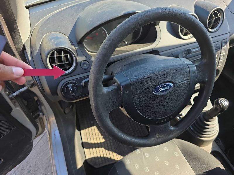 Ford Fiesta 1.3 Viva 2004 – снимка 26