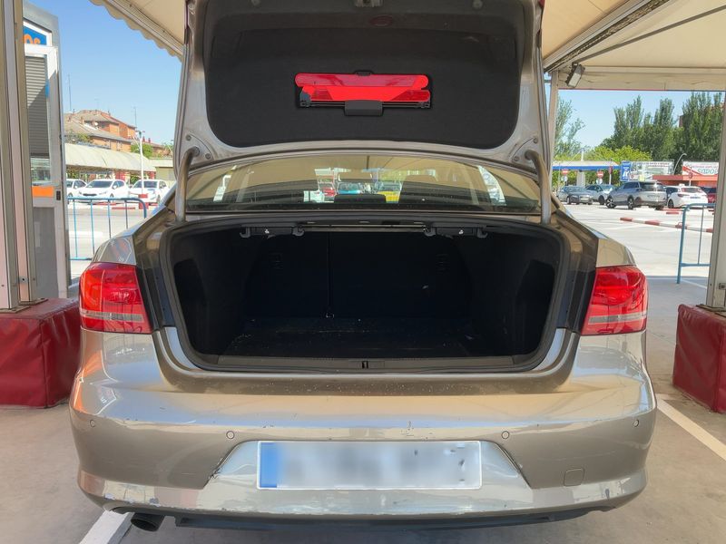 Volkswagen Passat 1.6 TDI Edition BlueMotion Tech 2014 – снимка 15