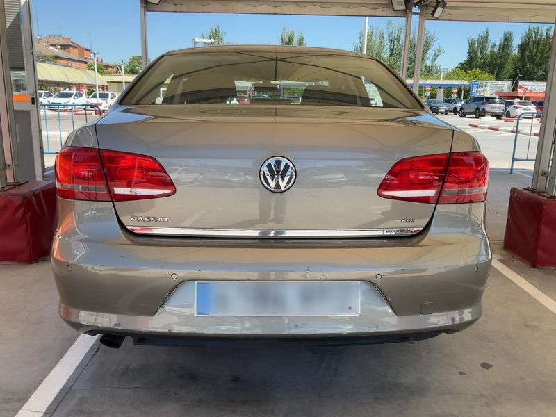 Volkswagen Passat 1.6 TDI Edition BlueMotion Tech 2014 – снимка 7