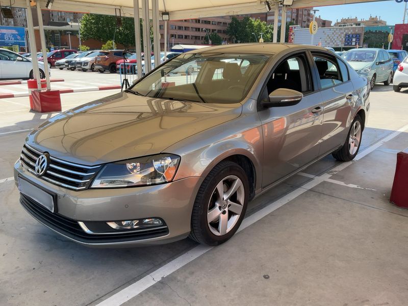 Volkswagen Passat 1.6 TDI Edition BlueMotion Tech 2014 – снимка 1