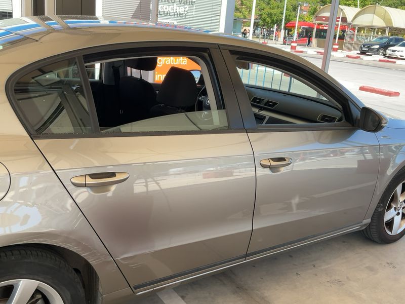 Volkswagen Passat 1.6 TDI Edition BlueMotion Tech 2014 – снимка 10