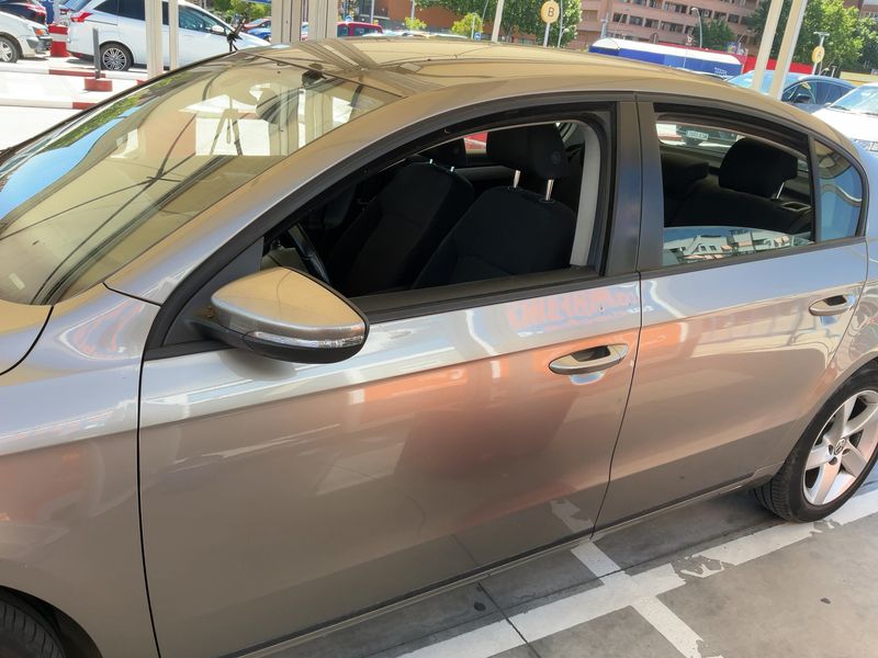 Volkswagen Passat 1.6 TDI Edition BlueMotion Tech 2014 – снимка 4