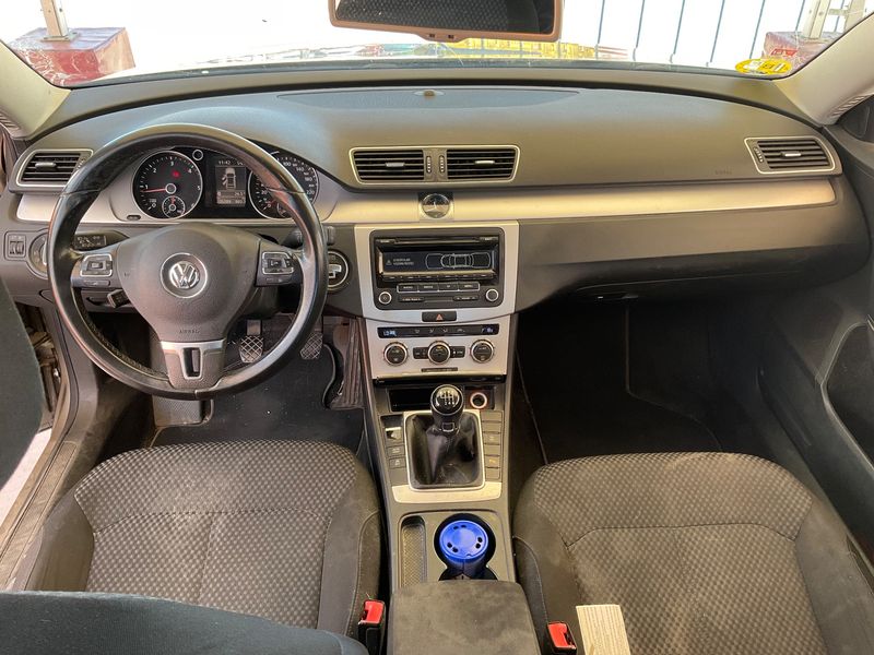 Volkswagen Passat 1.6 TDI Edition BlueMotion Tech 2014 – снимка 17