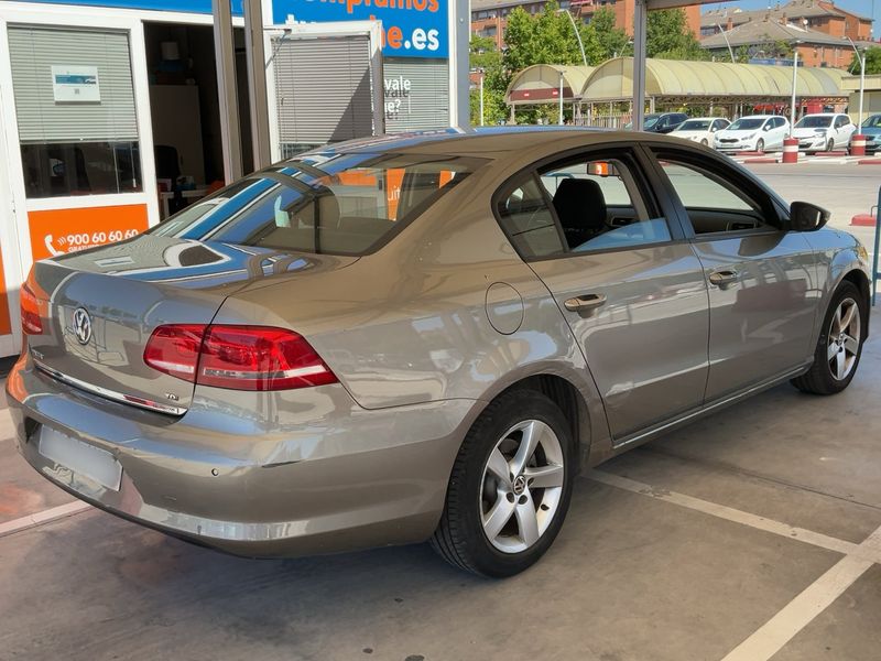 Volkswagen Passat 1.6 TDI Edition BlueMotion Tech 2014 – снимка 8