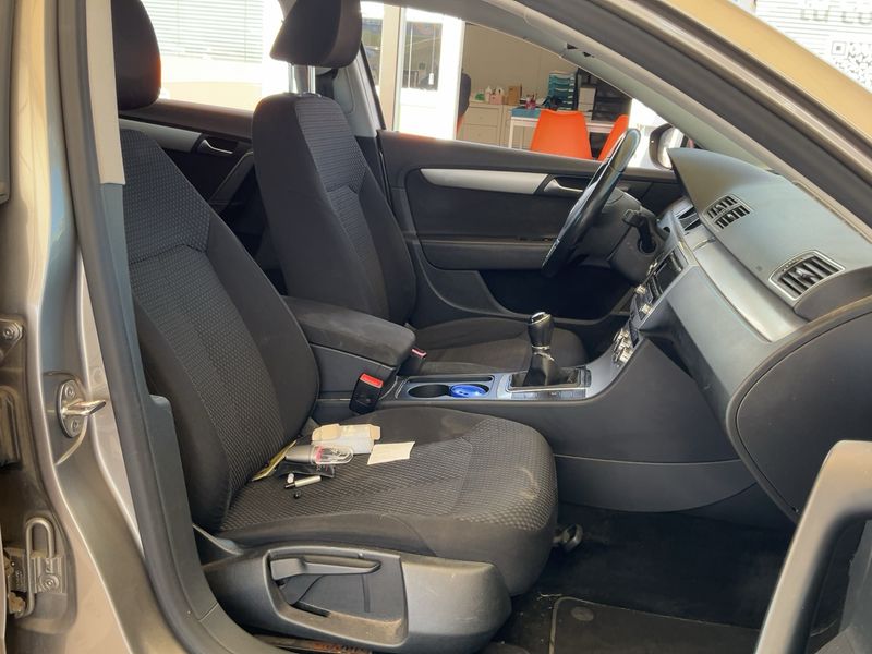 Volkswagen Passat 1.6 TDI Edition BlueMotion Tech 2014 – снимка 16