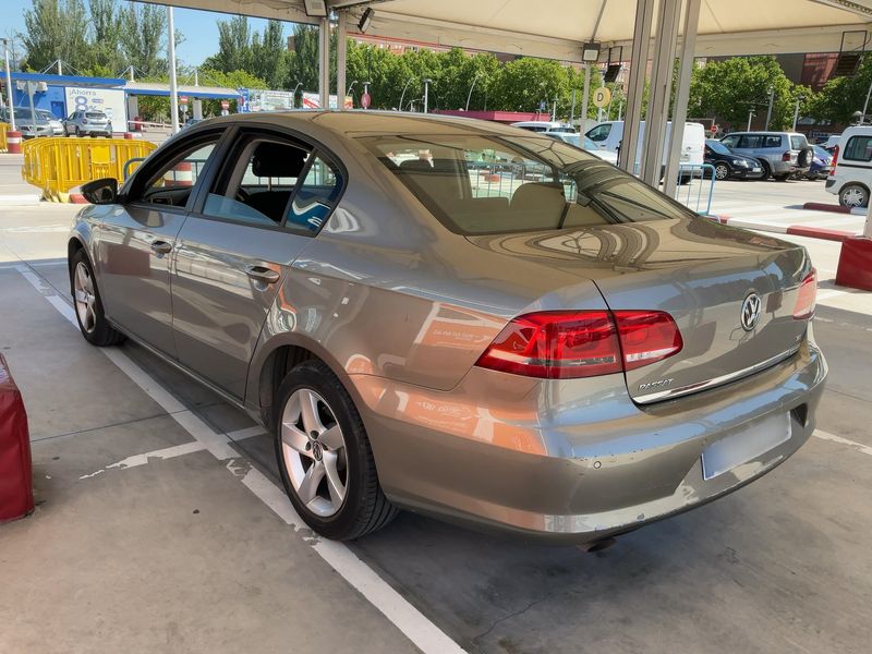 Volkswagen Passat 1.6 TDI Edition BlueMotion Tech 2014 – снимка 6