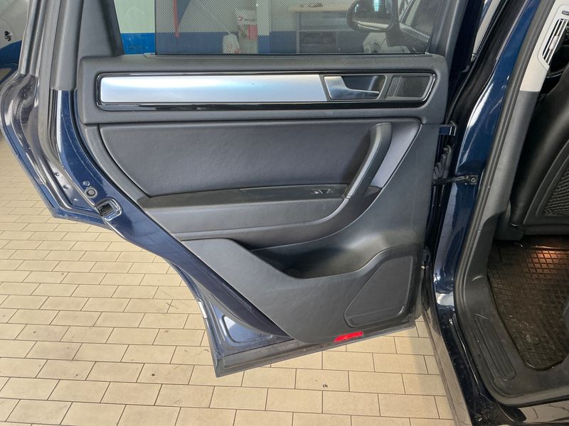 Volkswagen Touareg 3.0 V6 TDI BlueMotion Tech 2012 – снимка 30