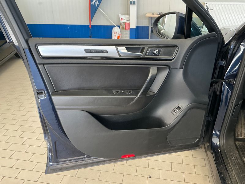 Volkswagen Touareg 3.0 V6 TDI BlueMotion Tech 2012 – снимка 32
