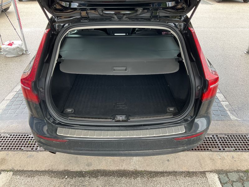 Volvo V60 2.0 B4 Mild-Hybrid Momentum Business 2021 – снимка 15
