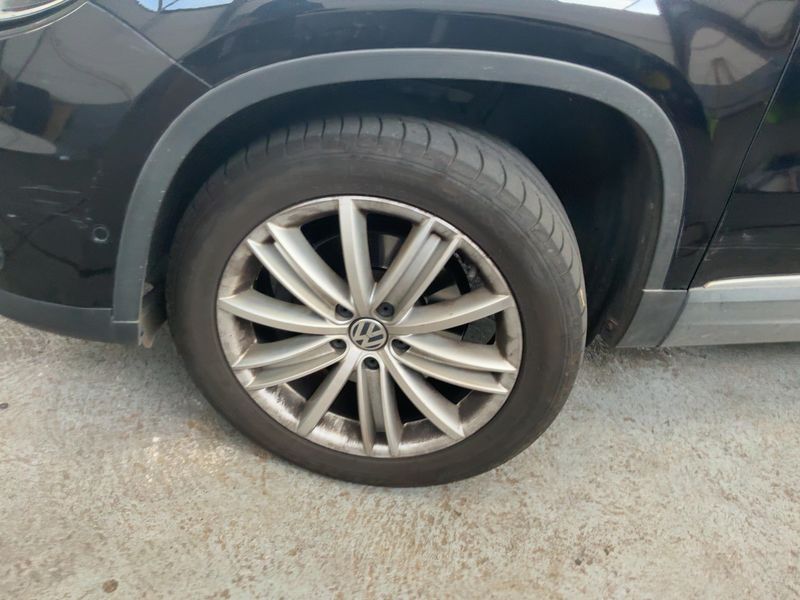 Volkswagen Tiguan 2.0 TDI Track & Style 4Motion BlueMotion Tech 2011 – снимка 3