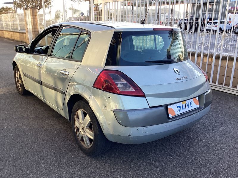 Renault Megane 1.5 dCi Dynamique Confort 2004 – снимка 2