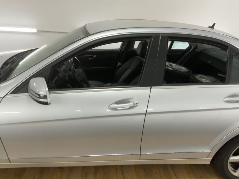 Mercedes-Benz C-Klasse C 180 CGI BlueEfficiency Avantgarde 2011 – снимка 4