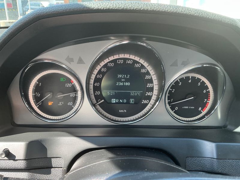 Mercedes-Benz C-Klasse C 180 CGI BlueEfficiency Avantgarde 2011 – снимка 19