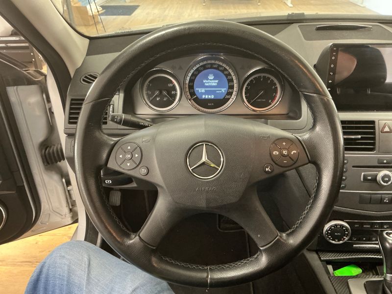 Mercedes-Benz C-Klasse C 180 CGI BlueEfficiency Avantgarde 2011 – снимка 25
