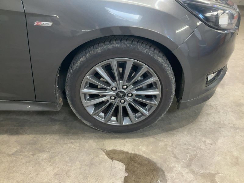Ford Focus 1.0 EcoBoost ST-Line 2018 – снимка 11