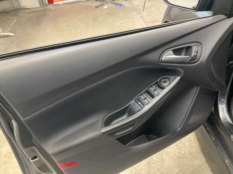 Ford Focus 1.0 EcoBoost ST-Line 2018 – снимка 23