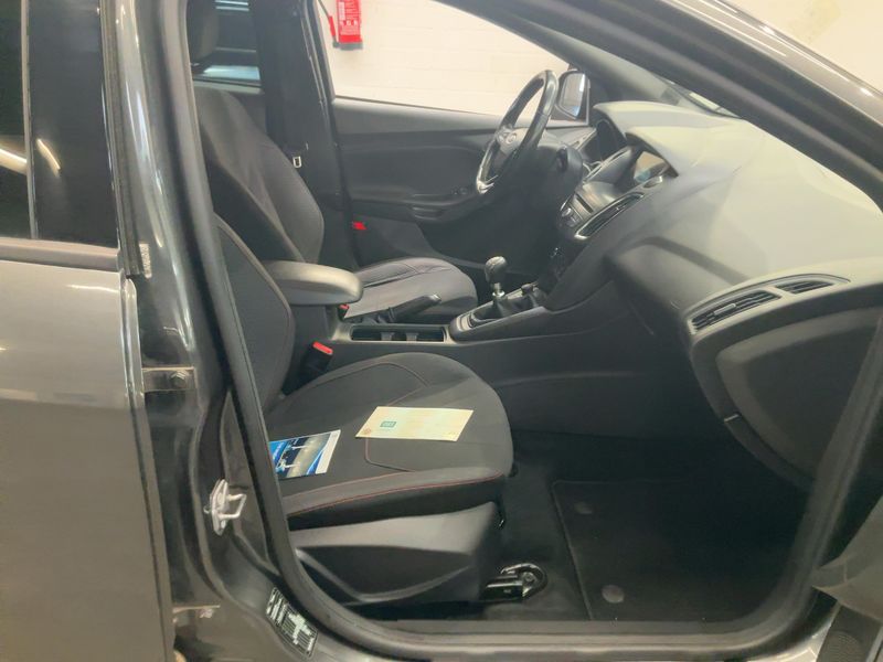 Ford Focus 1.0 EcoBoost ST-Line 2018 – снимка 16