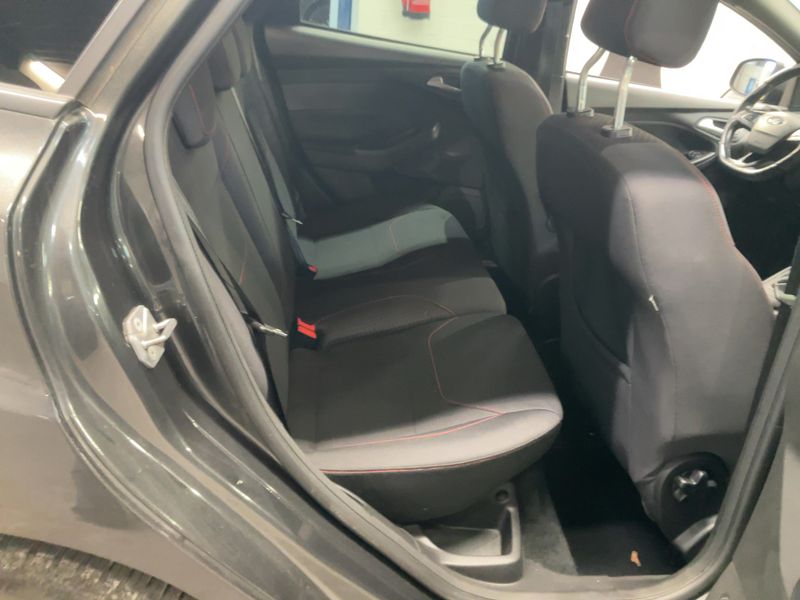 Ford Focus 1.0 EcoBoost ST-Line 2018 – снимка 19