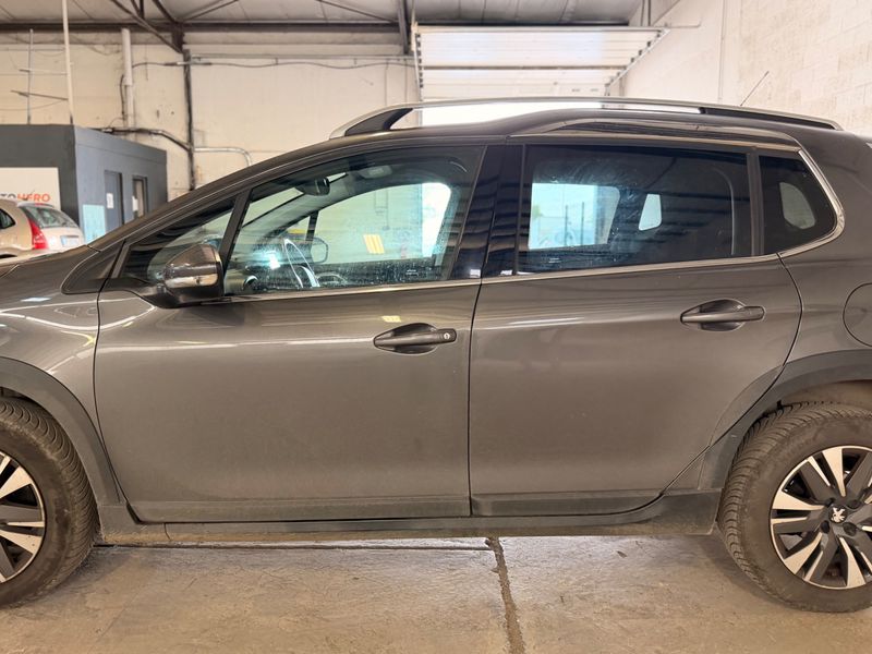 Peugeot 2008 1.5 Blue-HDi Allure 2019 – снимка 4
