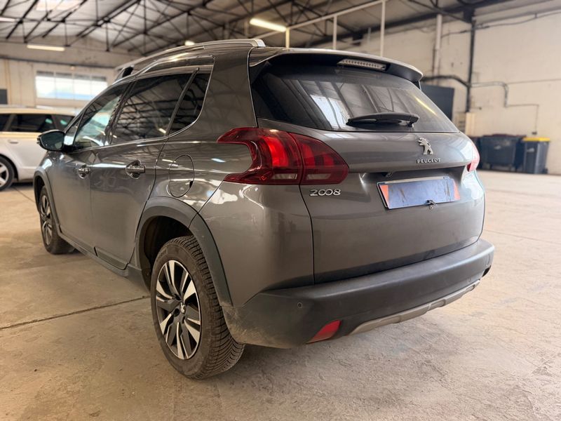Peugeot 2008 1.5 Blue-HDi Allure 2019 – снимка 6