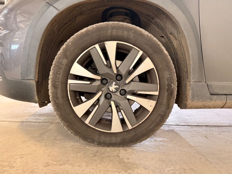 Peugeot 2008 1.5 Blue-HDi Allure 2019 – снимка 3