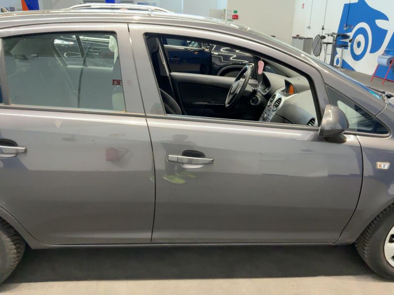 Opel Corsa 1.2 Edition 2012 – снимка 10