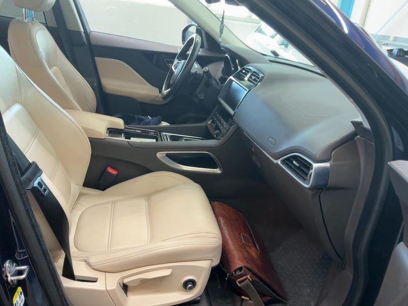 Jaguar F-Pace 25d Prestige AWD 2019 – снимка 17