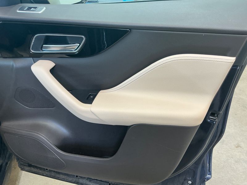 Jaguar F-Pace 25d Prestige AWD 2019 – снимка 25