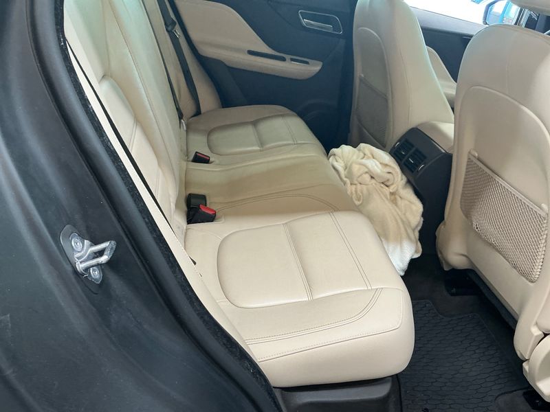 Jaguar F-Pace 25d Prestige AWD 2019 – снимка 28