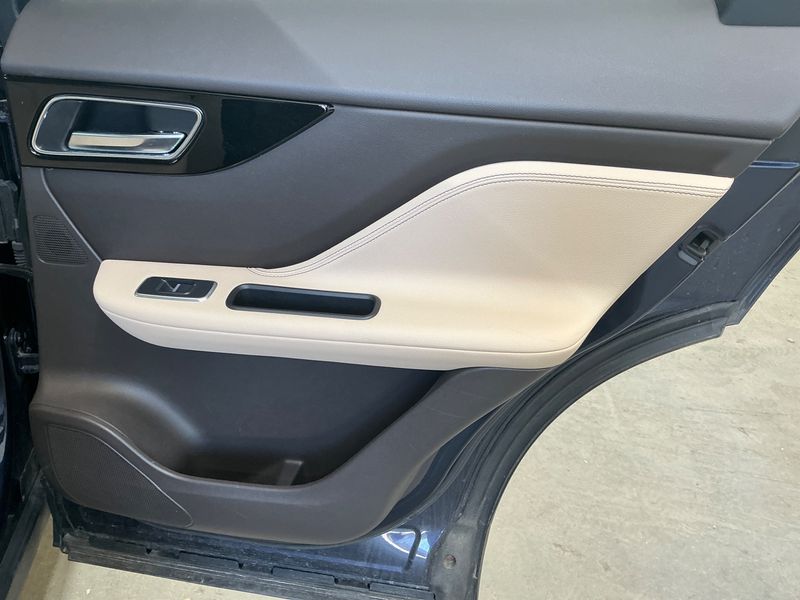 Jaguar F-Pace 25d Prestige AWD 2019 – снимка 27