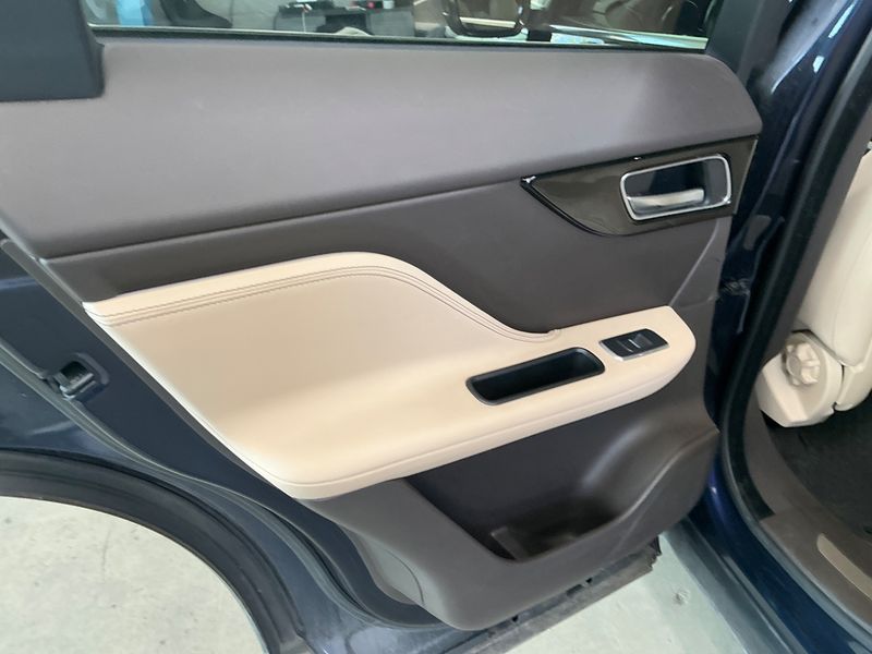Jaguar F-Pace 25d Prestige AWD 2019 – снимка 29