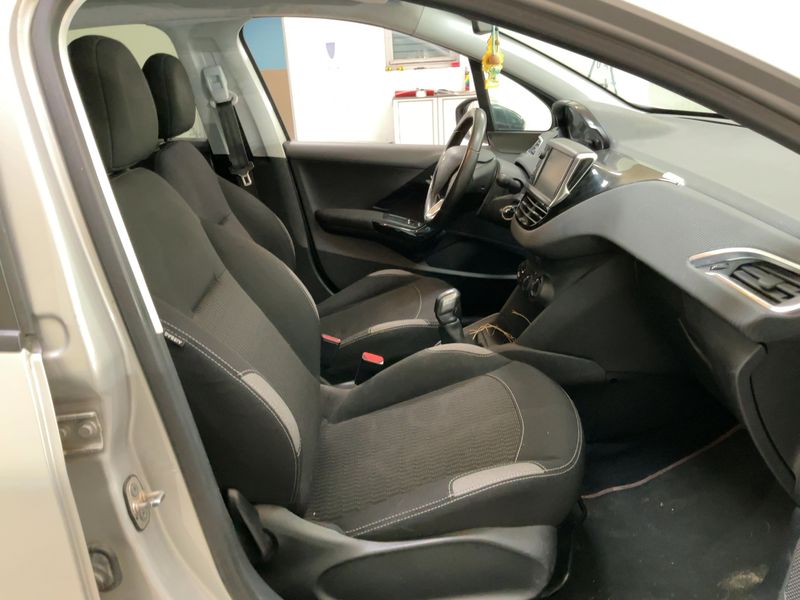 Peugeot 208 1.6 Blue-HDi Style 2016 – снимка 16