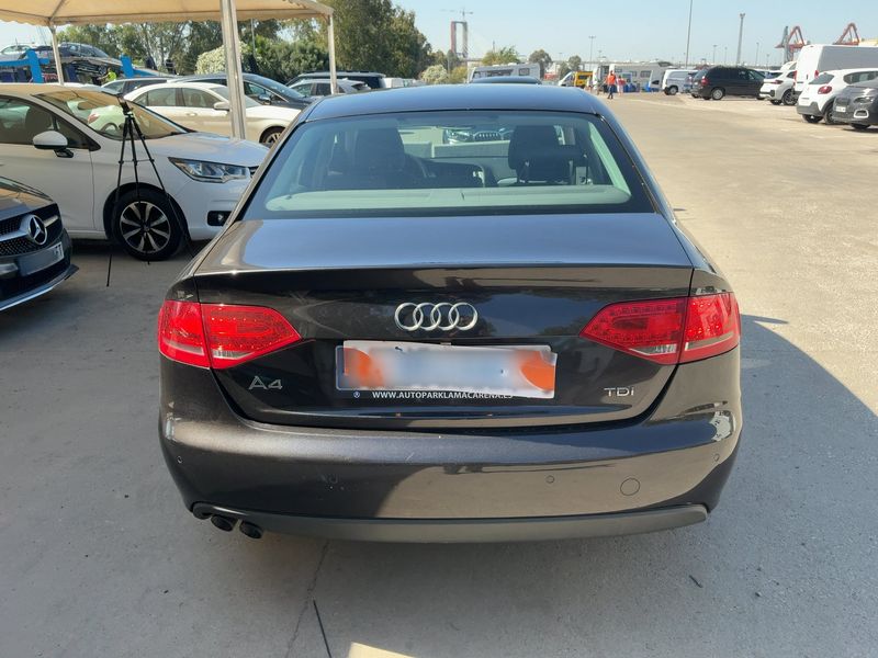 Audi A4 2.0 TDIe Attraction 2010 – снимка 5
