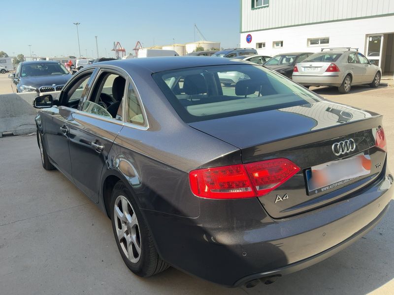 Audi A4 2.0 TDIe Attraction 2010 – снимка 3