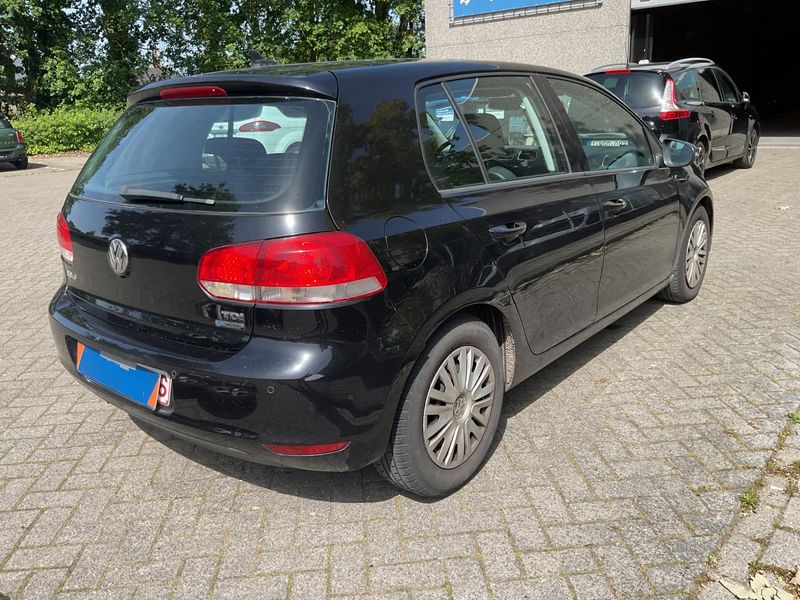 Volkswagen Golf VI 1.6 TDI Trendline BlueMotion Tech 2010 – снимка 2