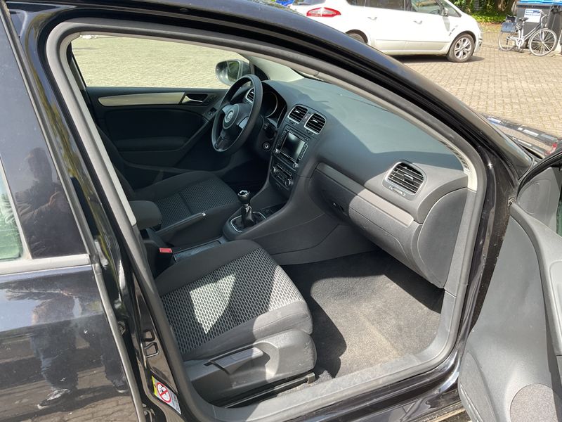Volkswagen Golf VI 1.6 TDI Trendline BlueMotion Tech 2010 – снимка 3