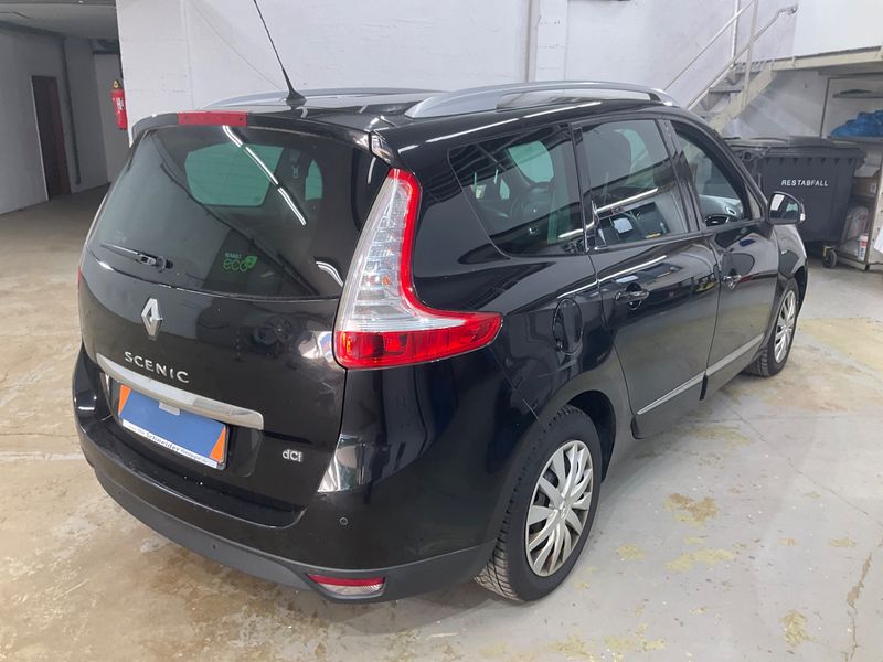Renault Grand Scenic 1.6 dCi BOSE Edition 2015 – снимка 2
