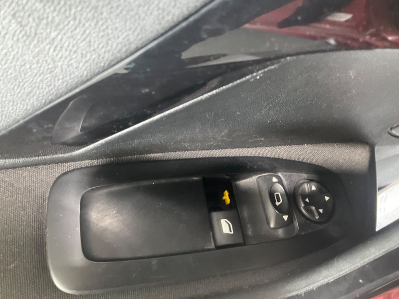 Peugeot 208 1.4 HDi Active 2012 – снимка 30