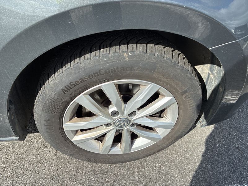 Volkswagen Touran 1.8 TSI Highline BlueMotion 2017 – снимка 17
