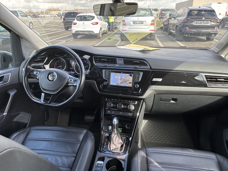 Volkswagen Touran 1.8 TSI Highline BlueMotion 2017 – снимка 11