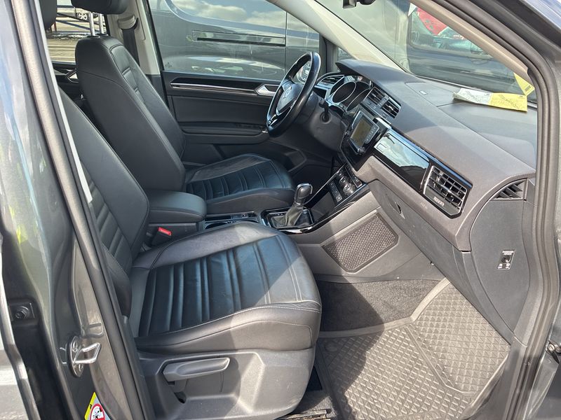 Volkswagen Touran 1.8 TSI Highline BlueMotion 2017 – снимка 10