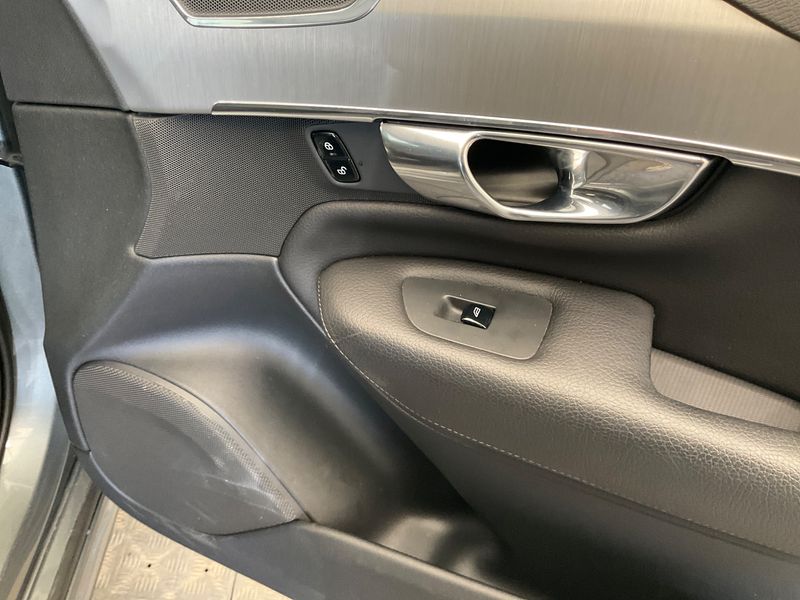 Volvo XC90 2.0 B5 Mild-Hybrid Momentum AWD 2020 – снимка 31