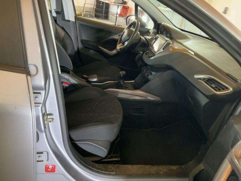 Peugeot 2008 1.6 e-HDi Active 2013 – снимка 17