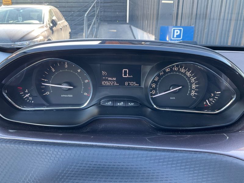 Peugeot 2008 1.6 e-HDi Active 2013 – снимка 19