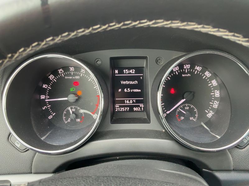 Skoda Yeti 2.0 TDI Adventure 4x4 2013 – снимка 18