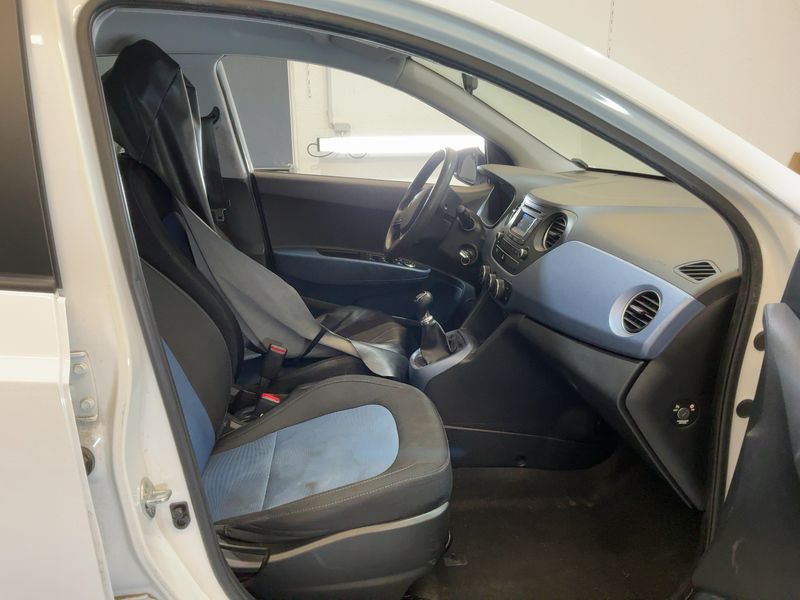 Hyundai i10 1.2 YES! 2015 – снимка 17