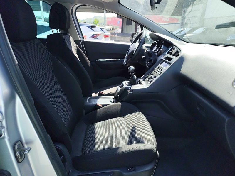 Peugeot 5008 2.0 HDi Active 2012 – снимка 10