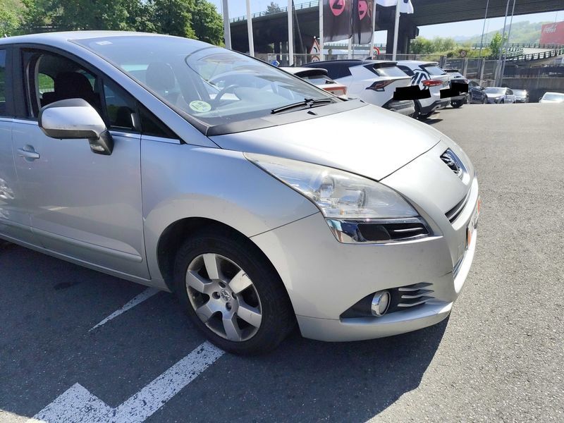 Peugeot 5008 2.0 HDi Active 2012 – снимка 6