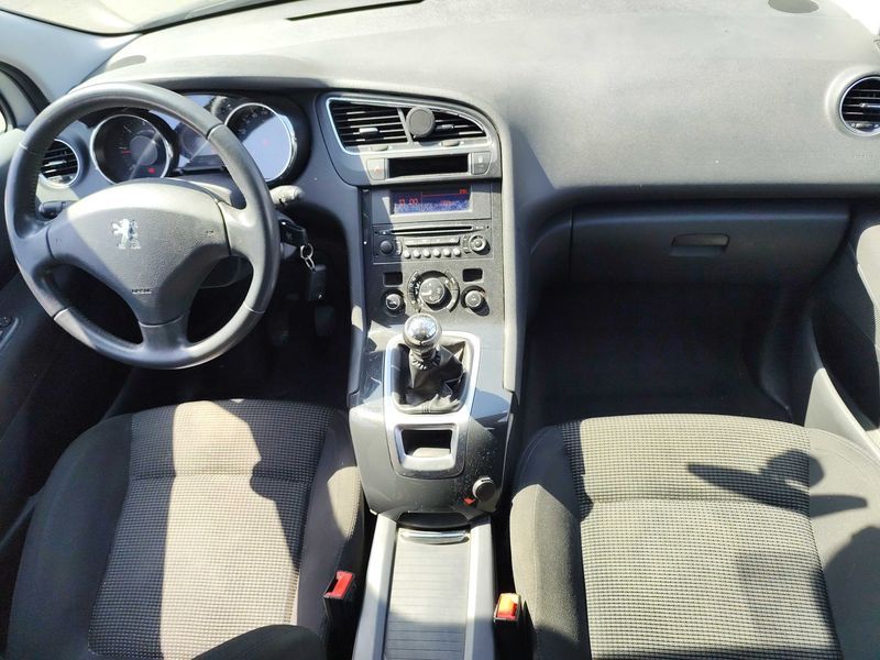 Peugeot 5008 2.0 HDi Active 2012 – снимка 11