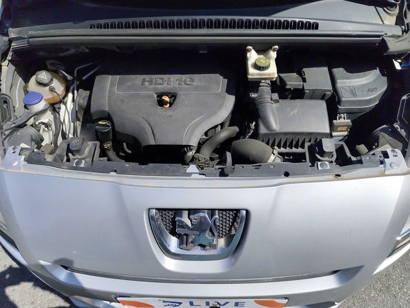 Peugeot 5008 2.0 HDi Active 2012 – снимка 8